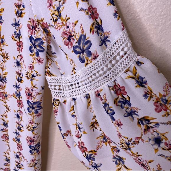 Pleione Peasant Floral Blue Pink Top Medium - Picture 5 of 9
